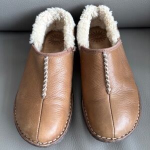 UGG sz 7 full grain leather Shearling slip on shoes slippers brown tan